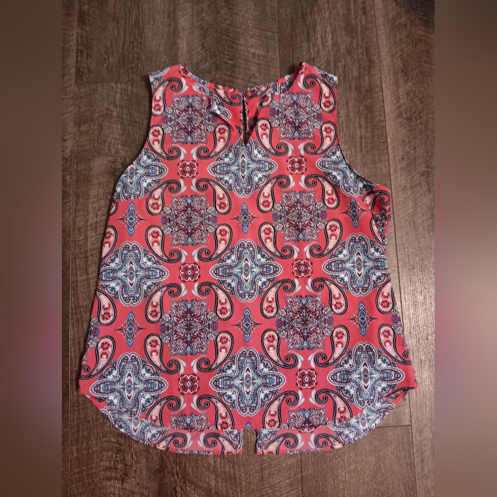 Verse Split Neck Sleeveleas Top XL